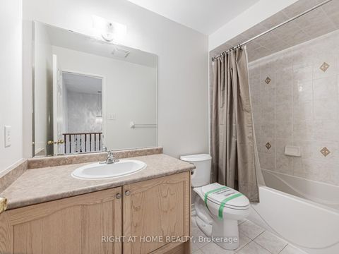 Photo 19 at 6 Martell Gate, Bayview Northeast, Aurora