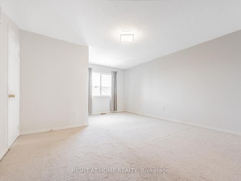 Photo 20 at 6 Martell Gate, Bayview Northeast, Aurora