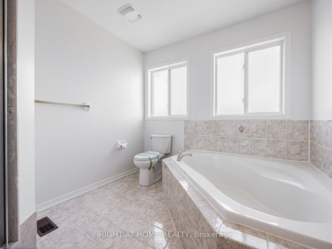 Photo 24 at 6 Martell Gate, Bayview Northeast, Aurora