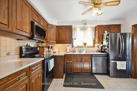Photo 3 at 9 Margrath Place, West Deane, Toronto