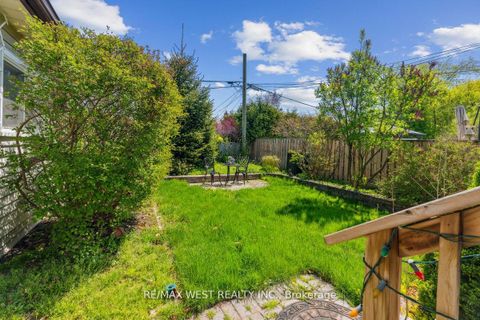 Photo 7 at 9 Margrath Place, West Deane, Toronto