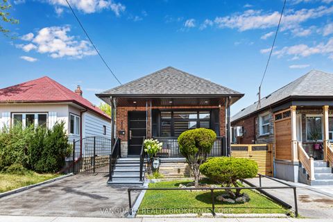 Photo 2 at 220 Belgravia Avenue, Belgravia, Toronto