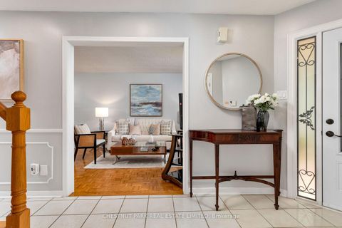 Photo 4 at 138 Largo Crescent, Maple, Vaughan