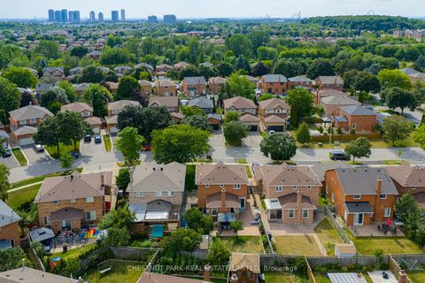 Photo 33 at 138 Largo Crescent, Maple, Vaughan