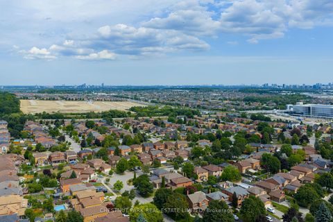 Photo 36 at 138 Largo Crescent, Maple, Vaughan