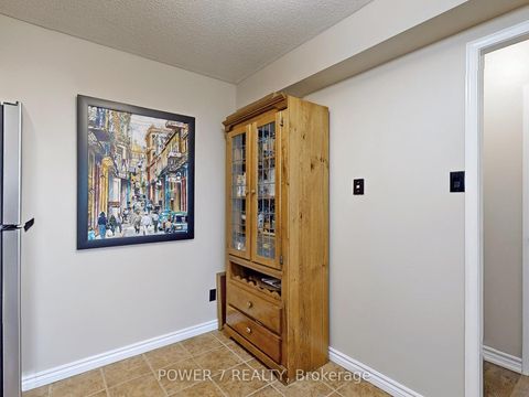 Photo 12 at 407 - 10 Tangreen Court, Newtonbrook West, Toronto