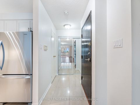 Photo 4 at 706 - 10 Queens Quay W, Waterfront Communities C1, Toronto