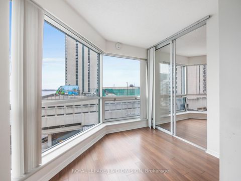 Photo 12 at 706 - 10 Queens Quay W, Waterfront Communities C1, Toronto