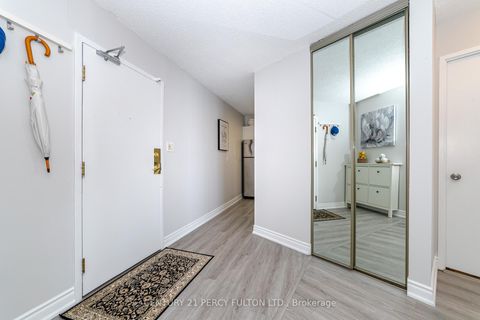 Photo 6 at 1407 - 270 Queens Quay W, Waterfront Communities C1, Toronto
