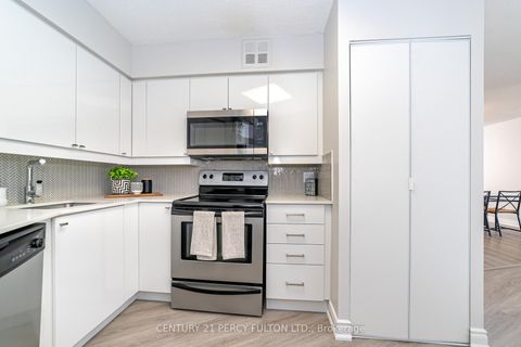 Photo 9 at 1407 - 270 Queens Quay W, Waterfront Communities C1, Toronto