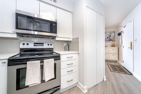 Photo 10 at 1407 - 270 Queens Quay W, Waterfront Communities C1, Toronto