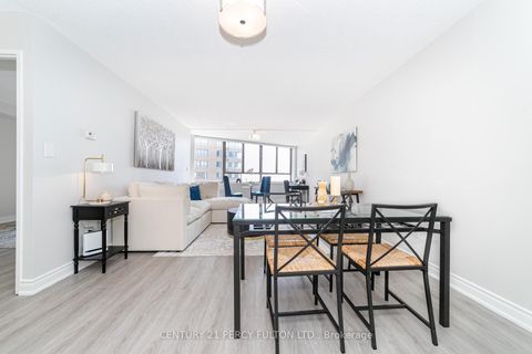 Photo 12 at 1407 - 270 Queens Quay W, Waterfront Communities C1, Toronto