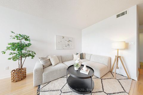 Photo 2 at 924 - 65 Scadding Avenue, Waterfront Communities C8, Toronto