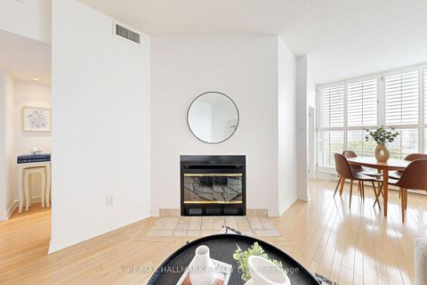 Photo 3 at 924 - 65 Scadding Avenue, Waterfront Communities C8, Toronto