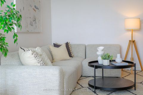 Photo 4 at 924 - 65 Scadding Avenue, Waterfront Communities C8, Toronto