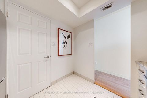 Photo 19 at 924 - 65 Scadding Avenue, Waterfront Communities C8, Toronto