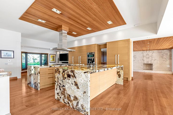 Photo 8 at 90 Oaklands Park Court, Bayview, Burlington