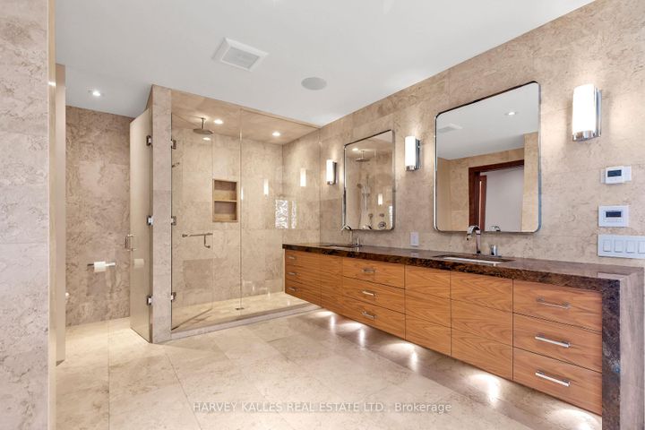 Photo 10 at 90 Oaklands Park Court, Bayview, Burlington