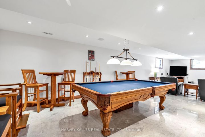 Photo 11 at 90 Oaklands Park Court, Bayview, Burlington