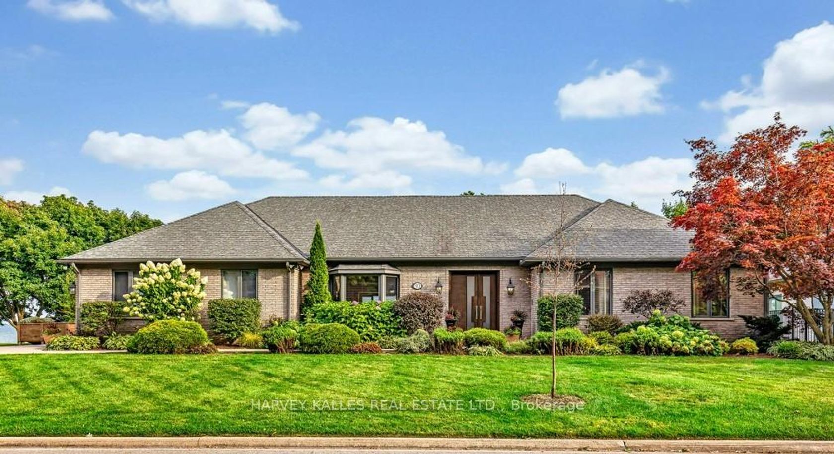 90 Oaklands Park Court, Bayview, Burlington 