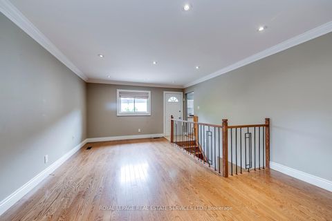 Photo 26 at 109 Ringwood Road, CP College Park, Oakville