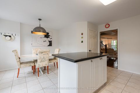 Photo 12 at 203 Gatwick Drive, RO River Oaks, Oakville