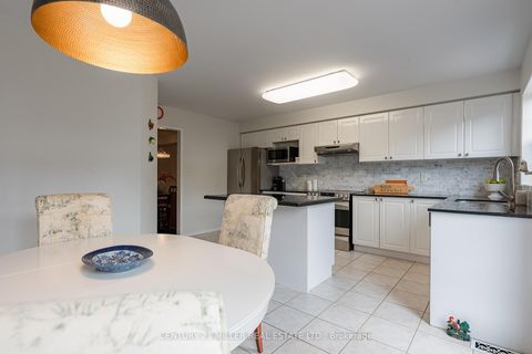 Photo 14 at 203 Gatwick Drive, RO River Oaks, Oakville
