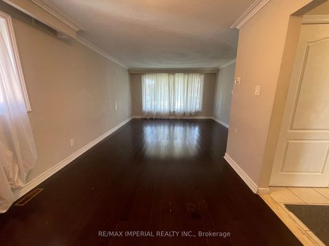 Photo 1 at 28 Bowhill Crescent, Pleasant View, Toronto