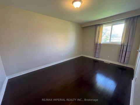 Photo 2 at 28 Bowhill Crescent, Pleasant View, Toronto
