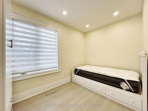 Photo 18 at 152 Holmes Avenue, Willowdale East, Toronto