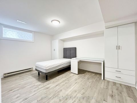 Photo 39 at 152 Holmes Avenue, Willowdale East, Toronto