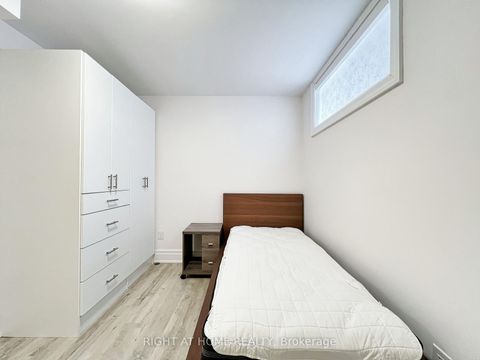Photo 40 at 152 Holmes Avenue, Willowdale East, Toronto