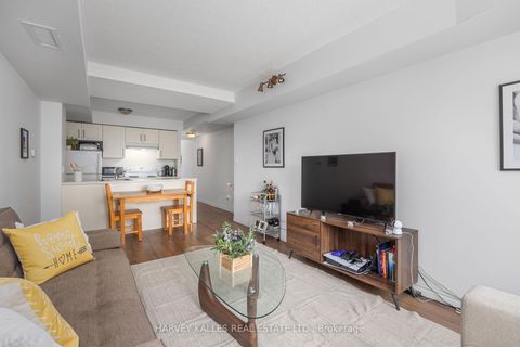 Photo 4 at 212 - 15 Maplewood Avenue, Cedarvale, Toronto