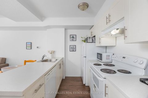 Photo 7 at 212 - 15 Maplewood Avenue, Cedarvale, Toronto