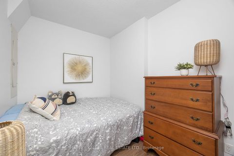 Photo 9 at 212 - 15 Maplewood Avenue, Cedarvale, Toronto