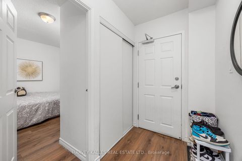 Photo 10 at 212 - 15 Maplewood Avenue, Cedarvale, Toronto