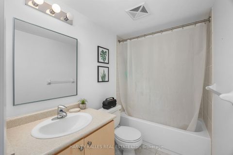 Photo 11 at 212 - 15 Maplewood Avenue, Cedarvale, Toronto