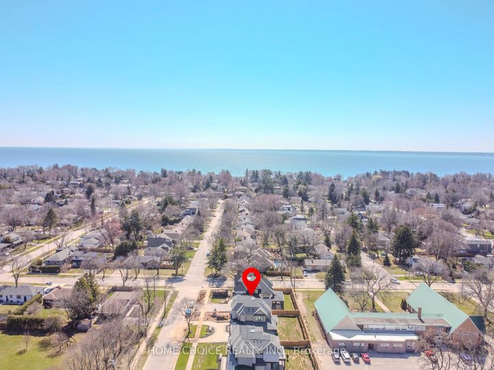 Photo 3 at 302 Tuck Drive, Shoreacres, Burlington