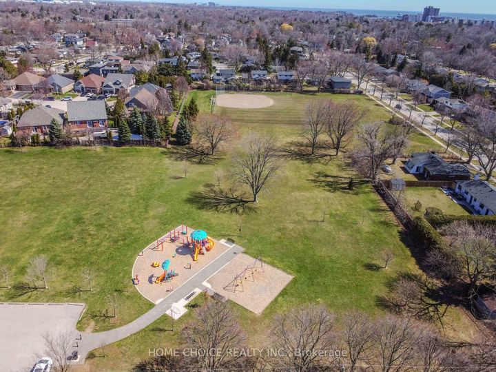 Photo 4 at 302 Tuck Drive, Shoreacres, Burlington