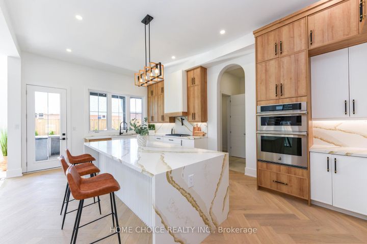 Photo 8 at 302 Tuck Drive, Shoreacres, Burlington
