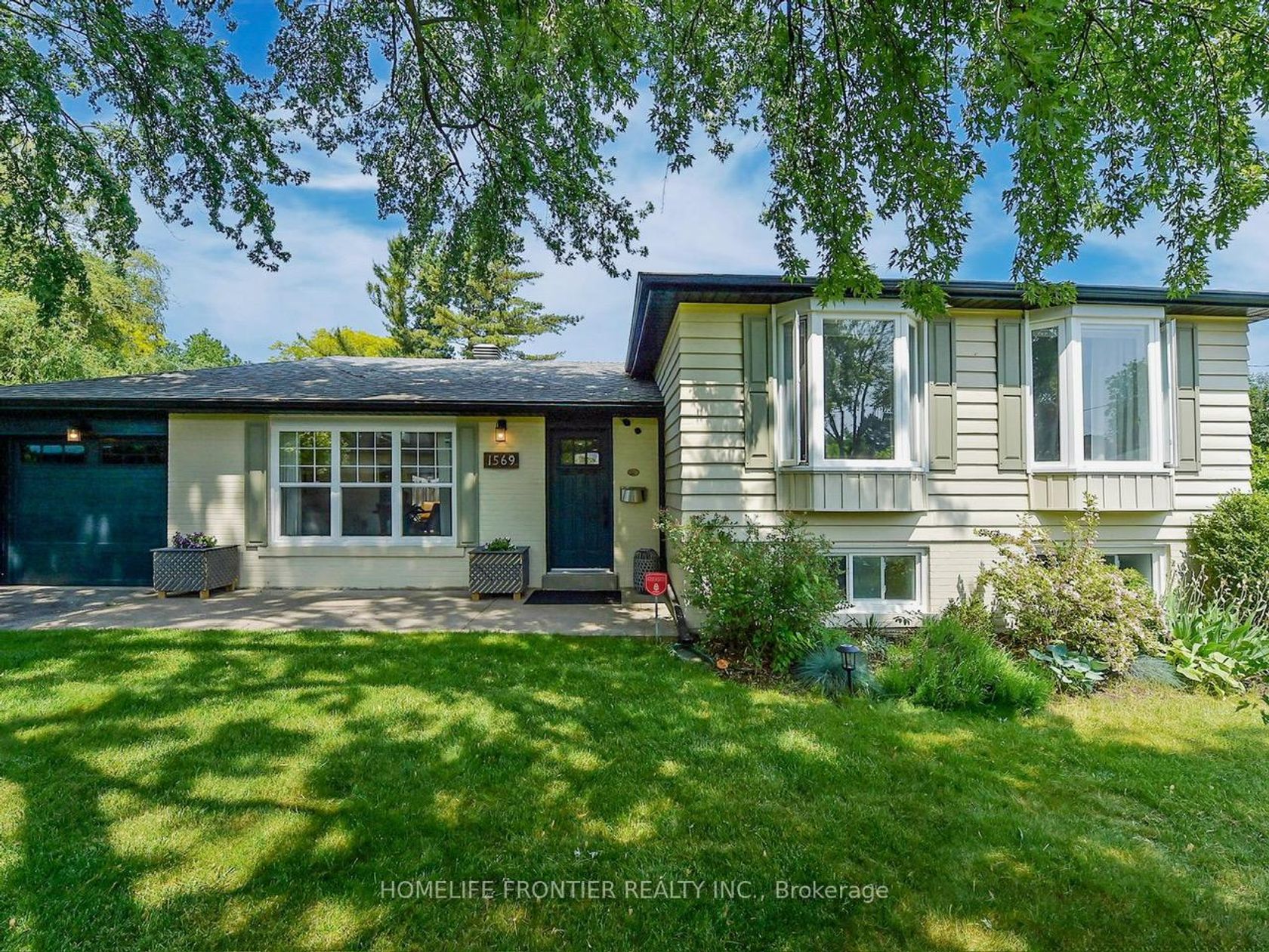 1569 Bothwell Avenue, Clarkson, Mississauga 