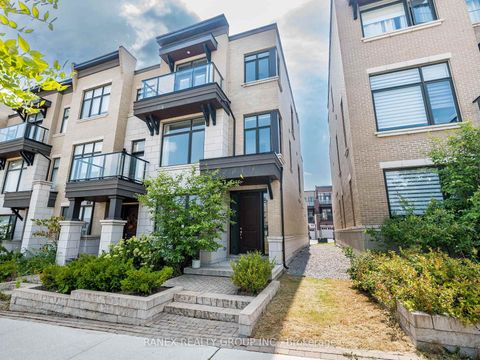 Photo 2 at 24 Heriot Place N, Patterson, Vaughan