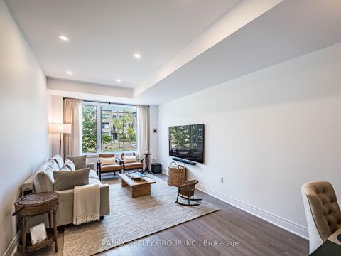 Photo 4 at 24 Heriot Place N, Patterson, Vaughan