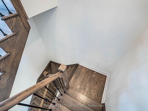 Photo 15 at 24 Heriot Place N, Patterson, Vaughan