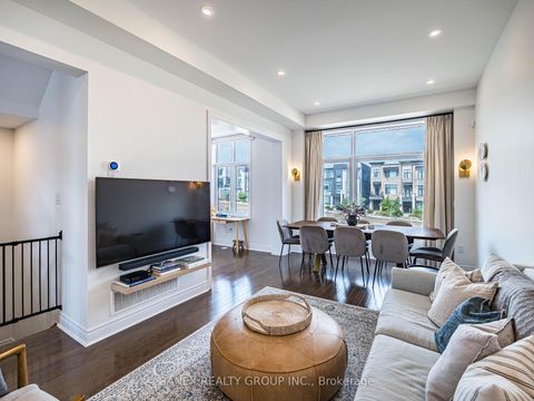 Photo 16 at 24 Heriot Place N, Patterson, Vaughan