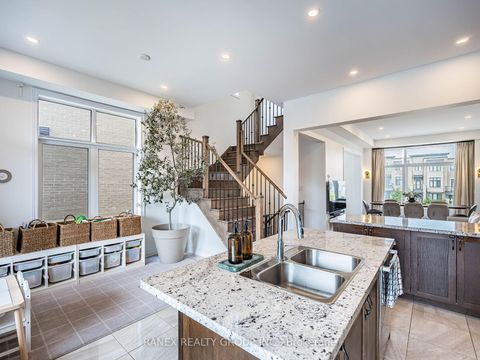 Photo 23 at 24 Heriot Place N, Patterson, Vaughan