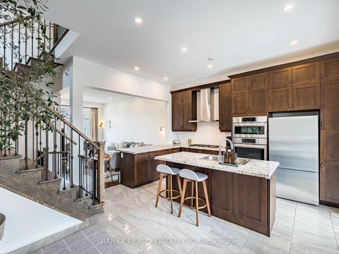 Photo 24 at 24 Heriot Place N, Patterson, Vaughan