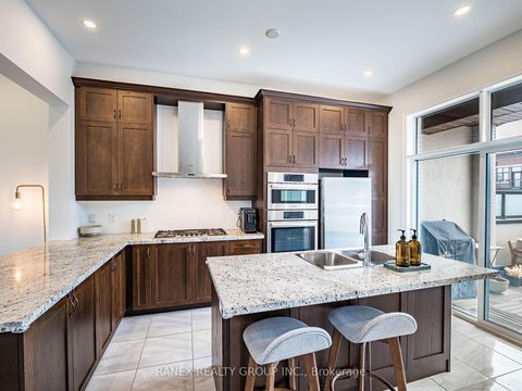 Photo 26 at 24 Heriot Place N, Patterson, Vaughan