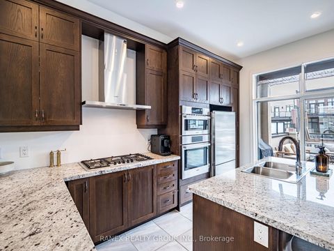 Photo 29 at 24 Heriot Place N, Patterson, Vaughan