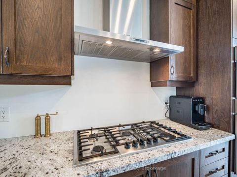 Photo 30 at 24 Heriot Place N, Patterson, Vaughan